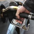 Daně tvoří více než polovinu ceny benzínu
