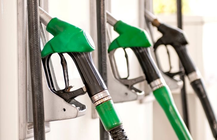 Kolik odvedete na daních při tankování nafty, benzinu, CNG či LPG?