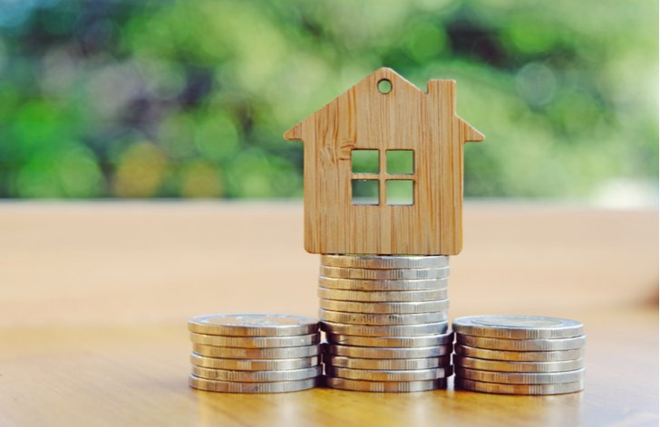 Na splátku hypotéky již Češi vynakládají téměř 50 % příjmu