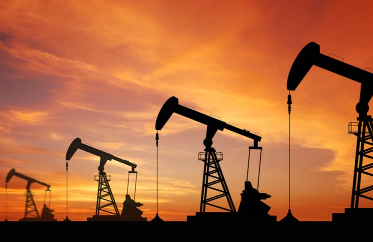 Nabídka ropy roste na rekordní úrovně