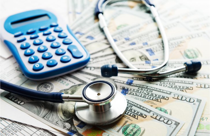 Výpočet měsíční zálohy na zdravotním pojištění v příkladech