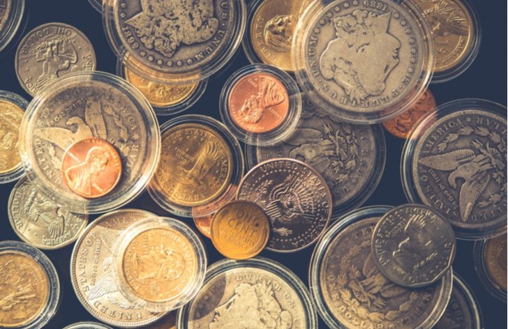 Mince či bankovky jsou lákavější investicí než zlato, zhodnotí se rychleji