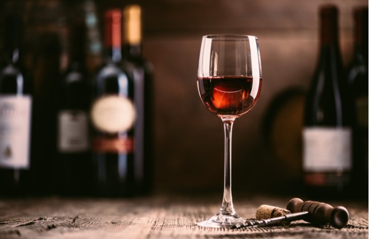 Rozhovor: pro koho je vhodná investice do vína a stařených destilátů?