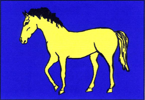 Modrý list se žlutým vykračujícím koněm. Poměr šířky k délce listu je 2:3.