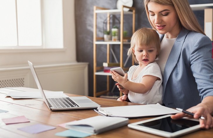 Práce a podnikání na mateřské a rodičovské dovolené 2022
