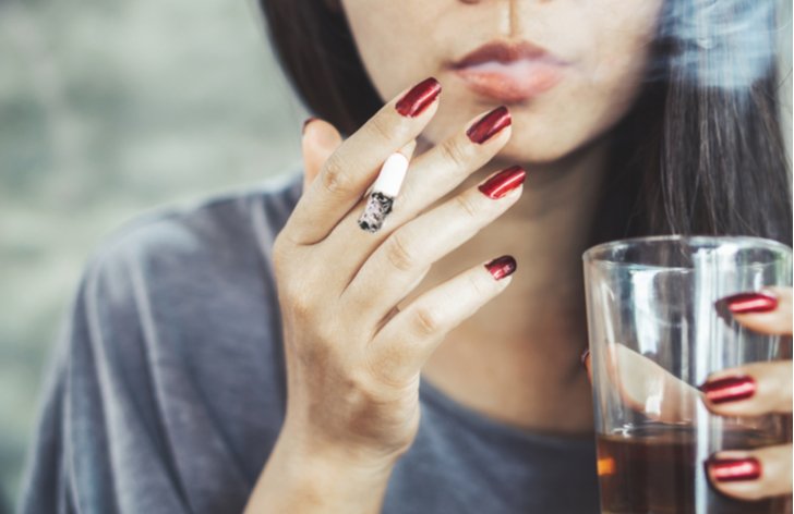 Kouříte, pijete nebo hazardujete? V roce 2020 odvedete státu na daních víc