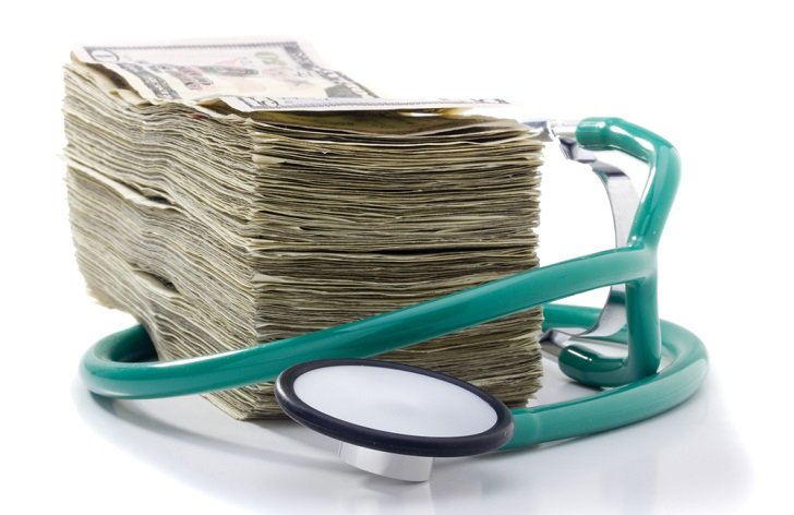 Kdo má statisícové příjmy, a přitom platí minimální zdravotní pojištění