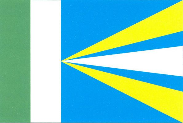 List tvoří tři svislé pruhy, zelený, bílý a modrý v poměru 1 : 1 : 4. V modrém pruhu dva žluté vlající klíny, šikmý a kosmý, a vlající bílý klín. Všechny s vrcholem na středu vlajícího okraje bílého pruhu. Základny klínů dělí vlající okraj listu v poměru 
