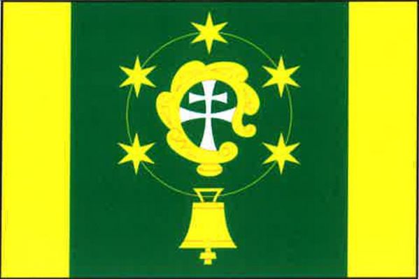 List tvoří tři svislé pruhy, žlutý, zelený a žlutý, v poměru 1 : 4 : 1. V zeleném pruhu uprostřed kruhu s pěti (1, 2, 2) šesticípými hvězdami a dole se zavěšeným zvonem, vše žluté, k vlajícímu okraji obrácená žlutá hlavice berly s bílým patriarším křížem 