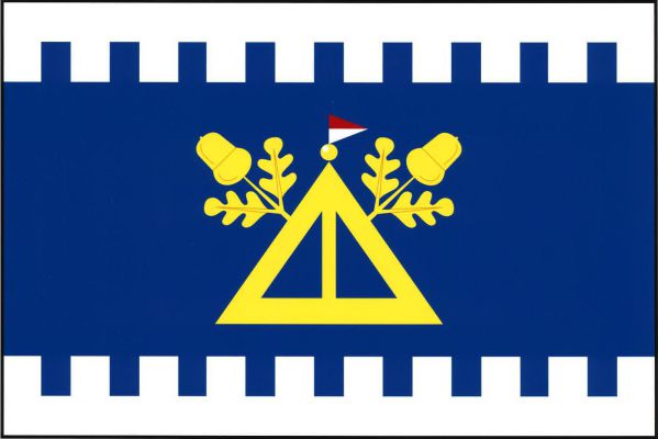 List tvoří tři vodorovné pruhy, bílý, oboustranně zubatý modrý a bílý, v poměru 1 : 4 : 1. V modrém pruhu žlutá krokvice zakončená nahoře makovicí s červeno-bíle děleným praporkem - plamenem. Po stranách nahoře je krokvice postrkaná dvěma žlutými dubovými