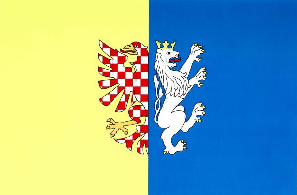 List tvoří dva svislé pruhy, žlutý a modrý. Ve žlutém pruhu půl červeno - bíle šachované orlice s celou hlavou, se žlutou zbrojí a červeným jazykem, přiléhající k modrému pruhu. V žerďové části modrého pruhu bílý dvouocasý korunovaný lev se žlutou zbrojí 