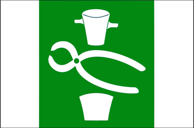 List tvoří tři svislé pruhy, bílý, zelený a bílý, v poměru 1 : 3 : 1. V zeleném pruhu kosmo kovářské kleště provázené nahoře kokilou a dole kovadlinou. Poměr šířky k délce listu je 2 : 3.